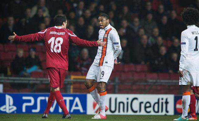 ĐT Thái Lan nên học hỏi tinh thần fair-play ở những pha bóng này 3