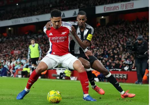 William Saliba và Gabriel run sợ trước Alexander Isak 1