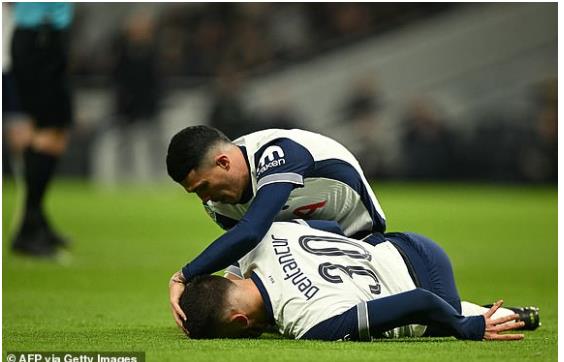 Rodrigo Bentancur bất tỉnh và rời sân sớm trước Liverpool