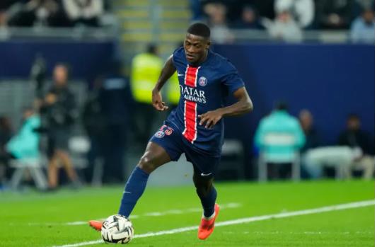 MU đang quan tâm Nuno Mendes của PSG. MU dang quan tam Nuno Mendes cua PSG.