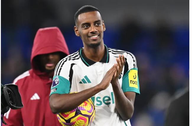 Alexander Isak dang choi tot o Newcastle United.