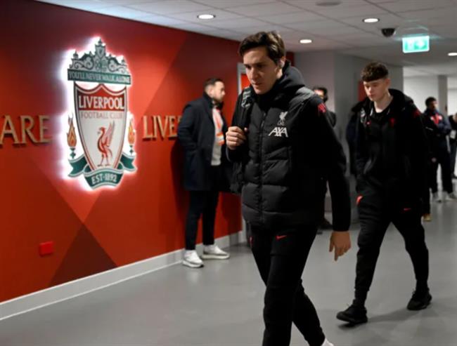 Federico Chiesa khong duoc trong dung o Liverpool.