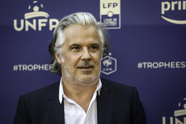 Vincent Labrune - người đứng đầu Ligue 1 bị chủ tịch Lyon gọi là "chó cảnh" Vincent Labrune - nguoi dung dau Ligue 1 bi chu tich Lyon goi la "cho canh"