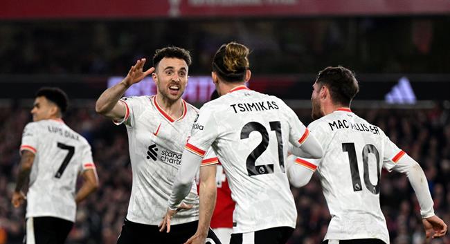 Diogo Jota nói gì với Tsimikas trước bàn thắng giải cứu Liverpool 1