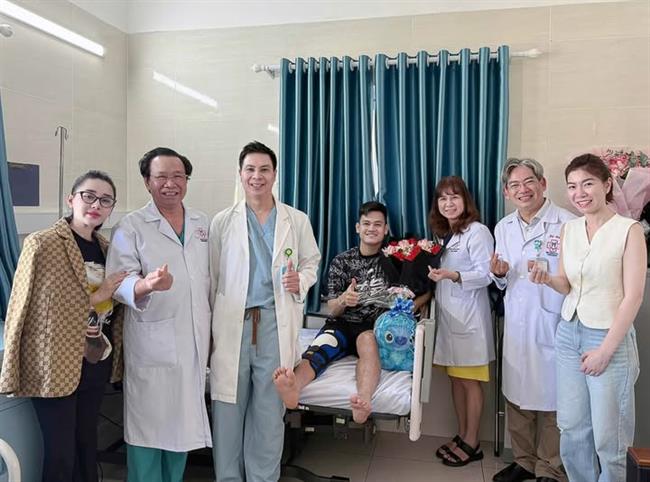 Hậu vệ Hồ Tấn Tài báo tin mừng