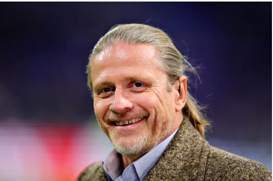 Emmanuel Petit chi ra 3 ly do giup Arsenal vo dich EPL mua nay.