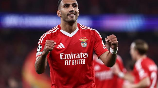 Vangelis Pavlidis nang ty so len 2-1 cho Benfica.