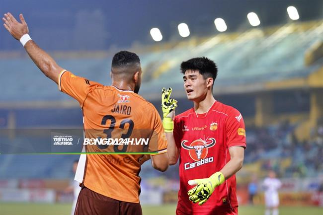 Thủ môn trẻ nhất ĐT Việt Nam tại ASEAN Cup 2024 ghi điểm