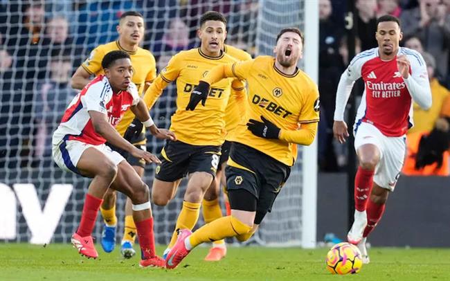 Những quyết định gây tranh cãi khiến Arsenal mất oan điểm số mùa này 2