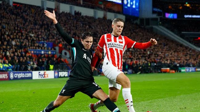 Liverpool thua 2-3 tren san cua PSV.