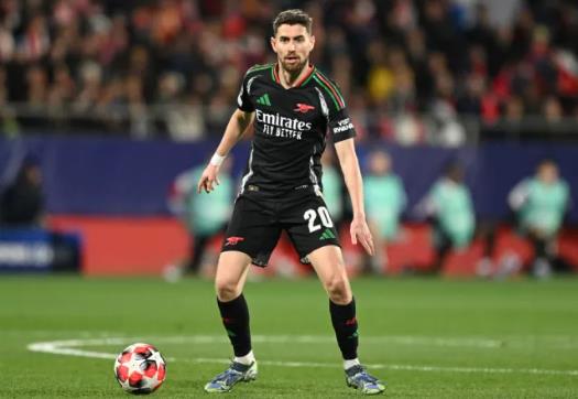 Arsenal duoc khuyen loai Jorginho khoi tran dau voi Man City 