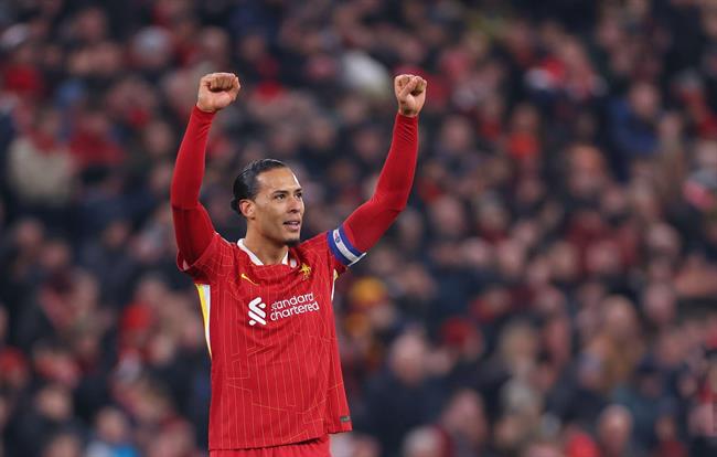 Virgil van Dijk ẩn ý về bản hợp đồng mới với Liverpool