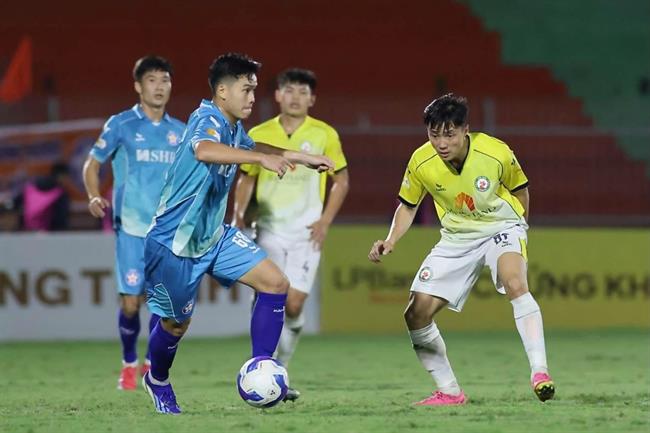 Vì sao đội bóng của Bùi Tiến Dũng mất lợi thế sân nhà ở VLeague 1