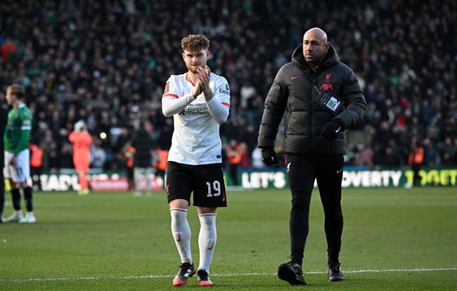 Tiền vệ Liverpool bức xúc với quả penalty ở trận thua Plymouth