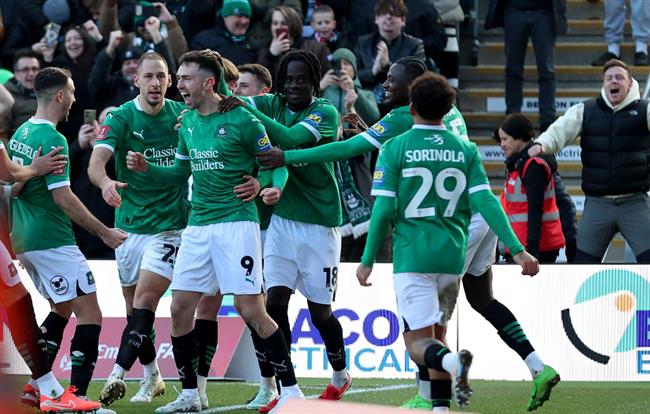 Người hùng Plymouth sẵn sàng đối đầu MU sau khi loại Liverpool 1 Người hùng Plymouth sẵn sàng đối đầu MU sau khi loại Liverpool 1