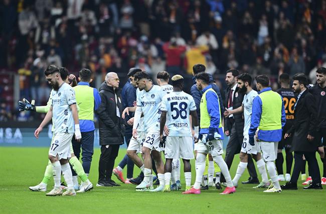 Trận đấu ở Thổ Nhĩ Kỳ bị hủy sau khi Alvaro Morata ghi bàn 1