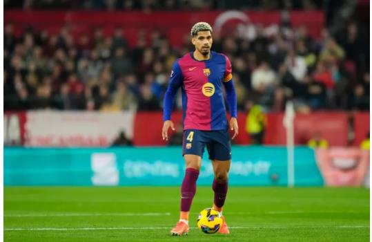 Deco lên tiếng về khả năng Ronald Araujo tới MU hoặc Arsenal