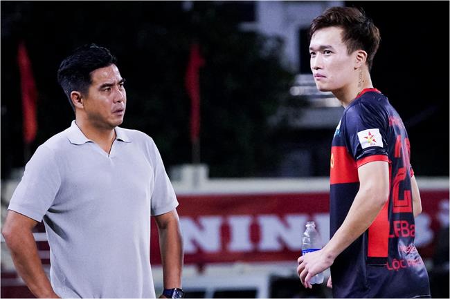 Thầy của Hoàng Đức khen đội của Công Phượng là đối thủ xứng tầm