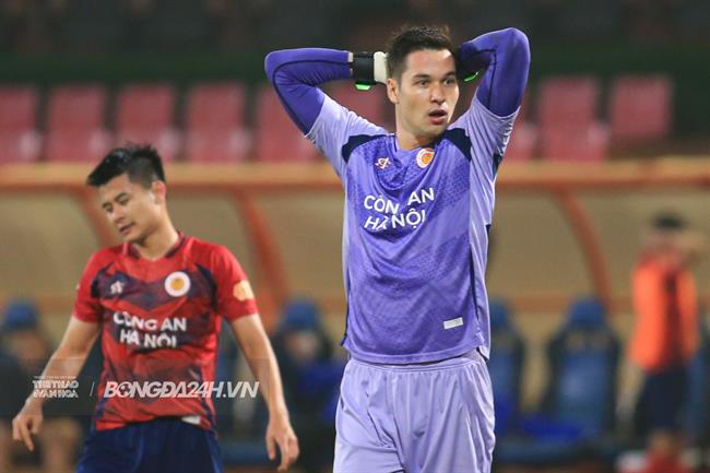 Nguyễn Filip ngồi ngoài trong trận Công an Hà Nội gặp SLNA