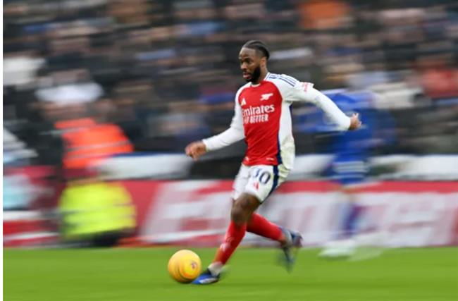 Mikel Arteta bao ve Raheem Sterling sau man trinh dien te hai.