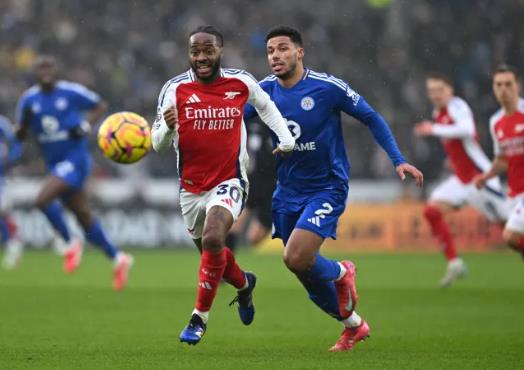 Michael Owen mo ta man trinh dien cua Raheem Sterling truoc Leicester la thuc su te.