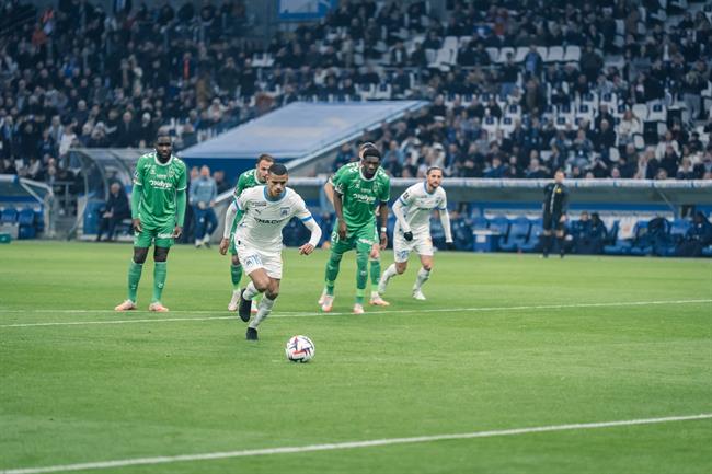 Mason Greenwood và đồng đội chống đối HLV Roberto De Zerbi 1