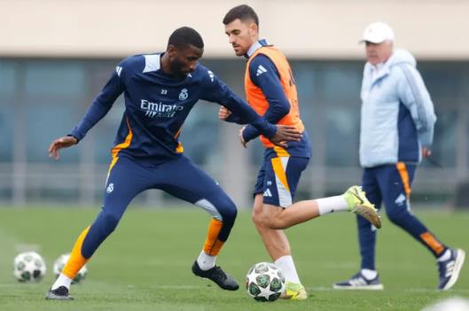 HLV Carlo Ancelotti báo tin vui trước trận tiếp Man City