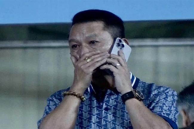 Trợ lý HLV của Quảng Nam không nghe được “tướng” chỉ đạo trên khán đài