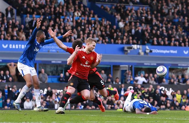 David Moyes bức xúc khi Everton mất oan quả penalty trước MU 1