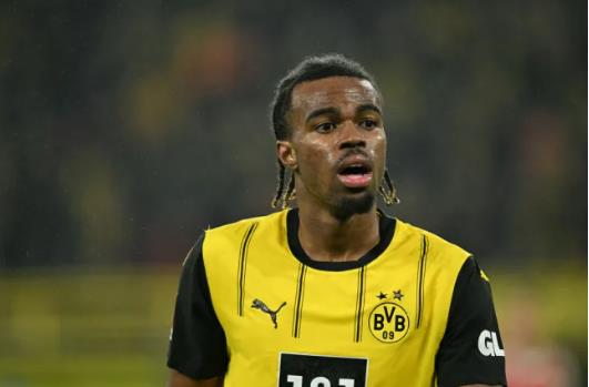 Carney Chukwuemeka vua co man ra mat hoan hao o Dortmund.