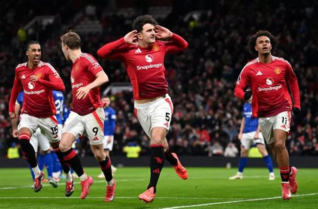 Maguire giup MU danh bai Ipswich voi ty so 3-2.