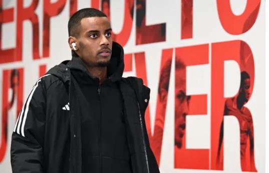 Alexander Isak co the roi Newcastle United vao mua he nay.