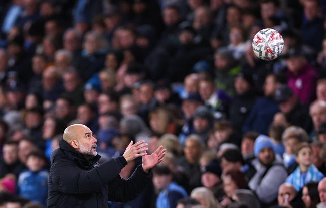 FA lên tiếng sau khi Pep Guardiola chê trái bóng tại FA Cup 1