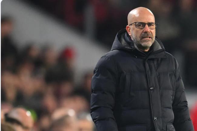 HLV Peter Bosz cua PSV thua nhan Arsenal xung dang gianh chien thang.