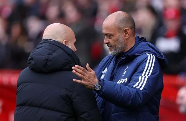 Nuno Santo them mot lan danh bai Pep Guardiola. 