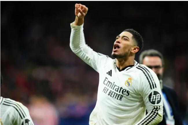 Phản ứng khó tin của Jude Bellingham khi bị CĐV Atletico ném chai vào đầu