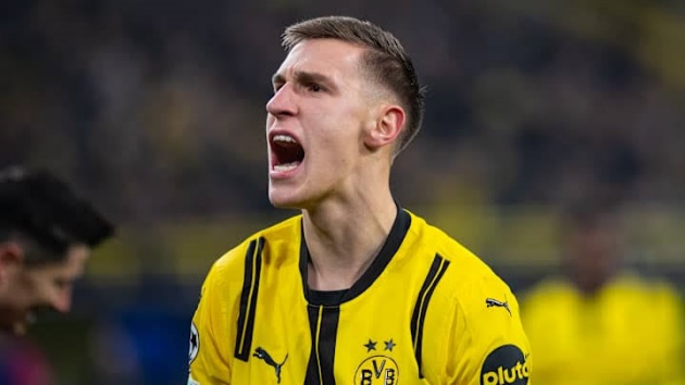 Nico Schlotterbeck cua Dortmund lot vao tam ngam cua Liverpool.