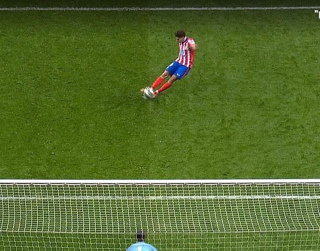 Vì sao quả penalty của Julian Alvarez không được công nhận 1