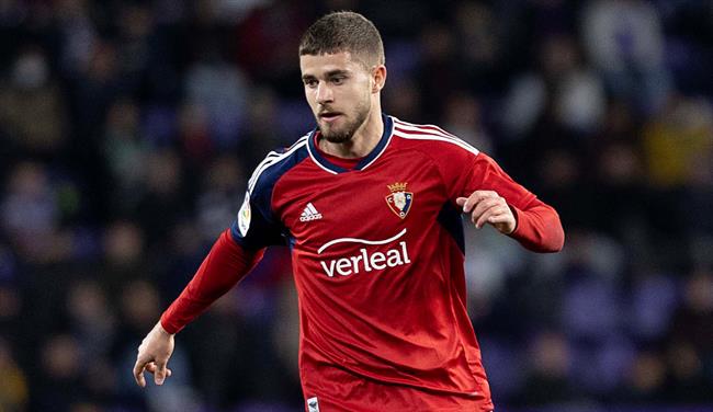 Tiểu sử tiền vệ phòng ngự Iker Munoz