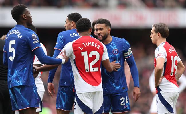 Chelsea vua de thua 0-1 tren san cua Arsenal.