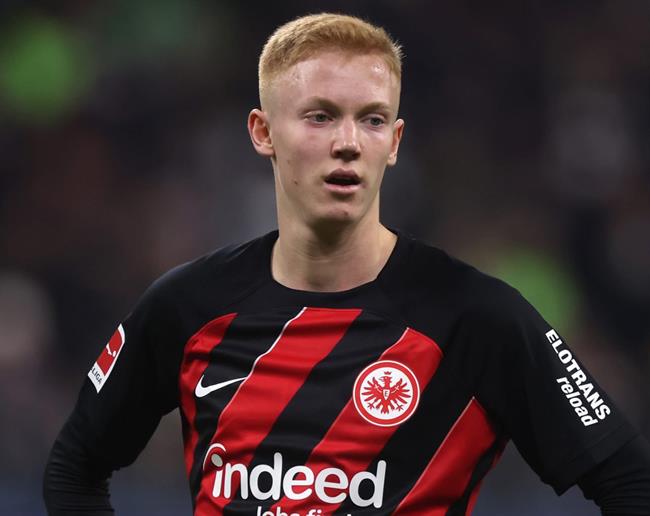 Tiểu sử tiền vệ Hugo Larsson