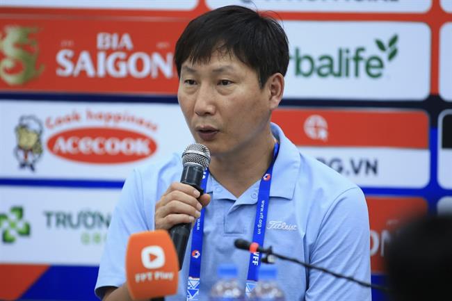HLV Kim Sang Sik muốn có thêm cầu thủ nhập tịch cho ĐT Việt Nam 1