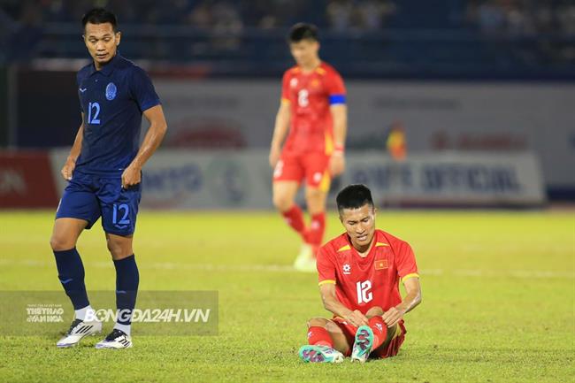Thêm một tuyển thủ gãy xương mác, lỡ hẹn trận gặp ĐT Malaysia
