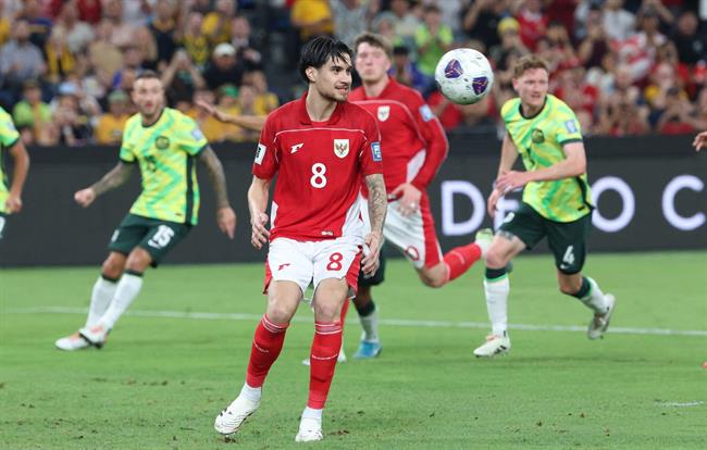 HLV Patrick Kluivert nuối tiếc vì quả penalty hỏng ăn trước Australia 1