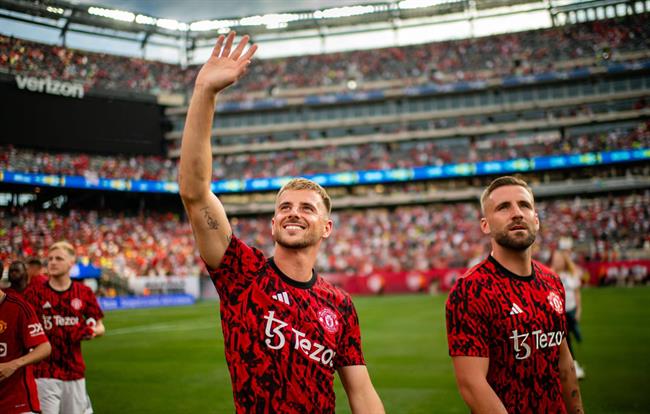 Phil Jones đồng cảm với chấn thương của hai sao MU hiện tại 1