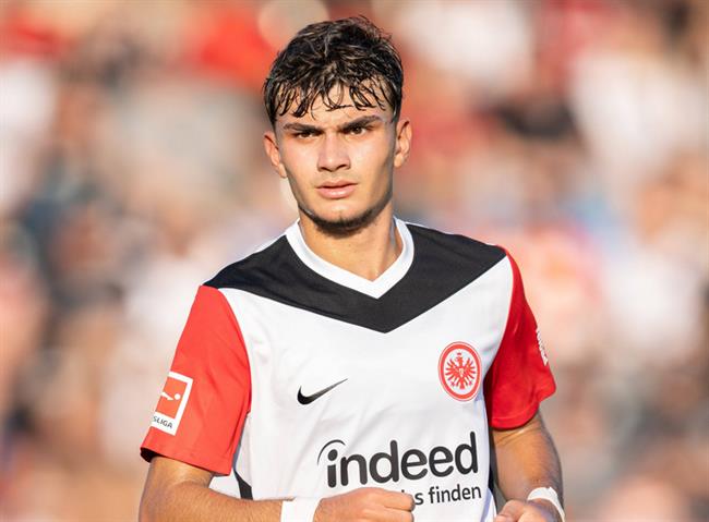 Thông tin tiểu sử tiền vệ Can Uzun