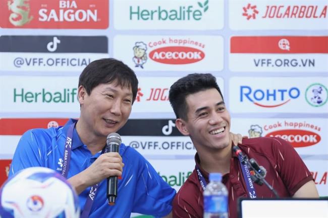 Tiến Linh, Duy Mạnh đi đá sân 7