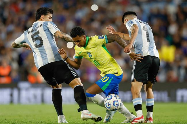 Khi đội tuyển Brazil suy yếu vì thiếu cân bằng 1