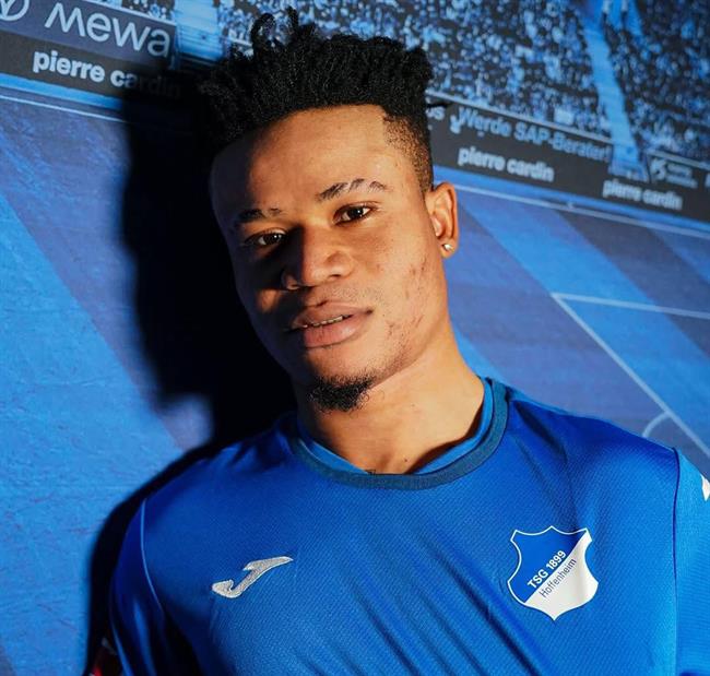 Tiểu sử tiền đạo Gift Orban