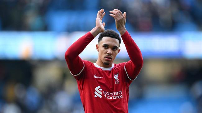 Arne Slot từ chối trả lời về tương lai Trent Alexander Arnold